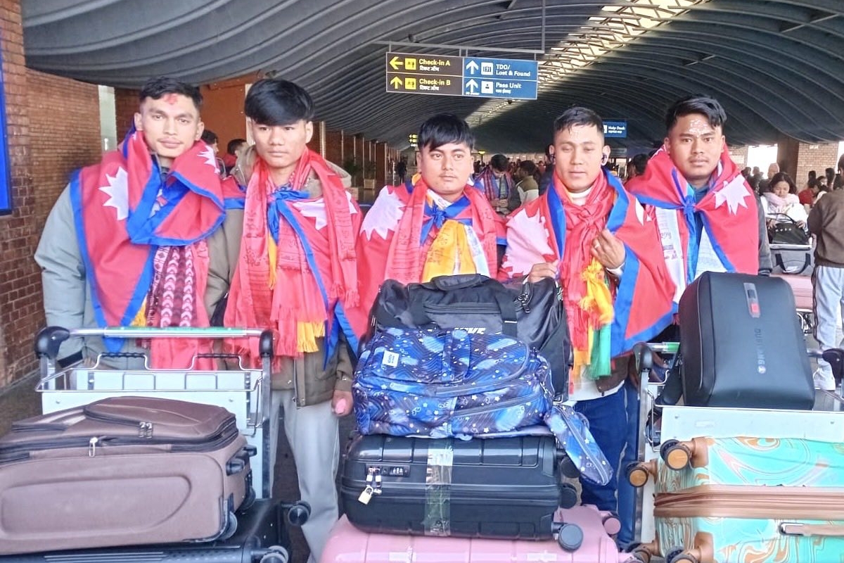 私たちの研修生は、建設作業のため大阪へ向かいました。